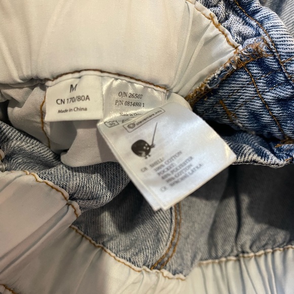 High waisted ruched detail jean shorts - Picture 7 of 7